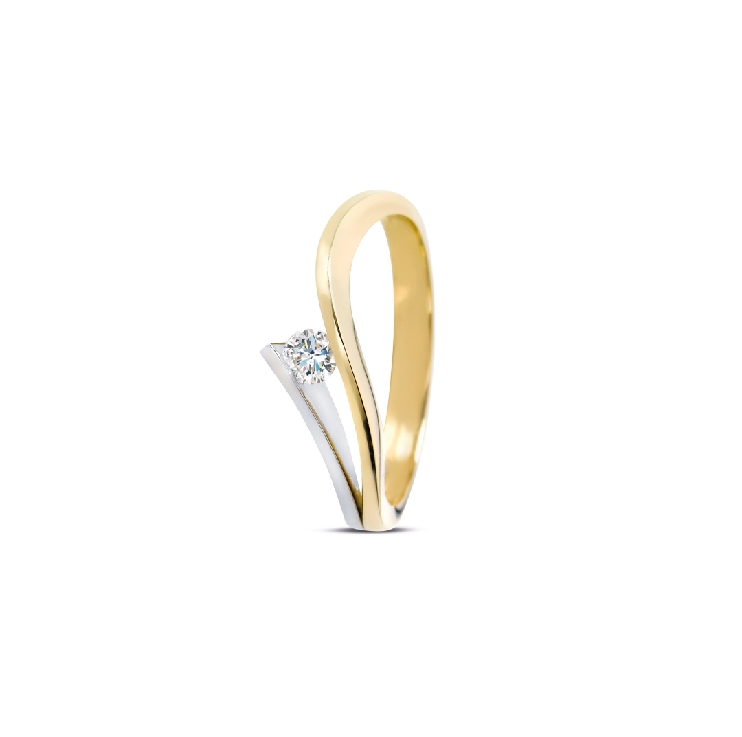 R&C Legacy Collection Victoire ring RIN0038/0.08-55, bicolor 0.08ct SI/R maat 55

Sinds 1947 maakt R&C diamanten sieraden. R&C is een familiebedrijf in zijn puurste vorm, inmiddels derde generatie en de passie voor dit bijzondere vak is alleen maar gegroeid.

By R&C:

Al onze sieraden worden gemaakt van goud en de allermooiste diamanten die wij kunnen vinden. Altijd handgemaakt in ons eigen Nederlandse atelier in Haarlem, door de allerbeste goudsmeden. Wij maken ieder sieraad uitsluitend op bestelling, daardoor is ieder sieraad uniek en speciaal voor de uiteindelijke draagster gemaakt. Wat wij creëren is: De natuur op haar allermooist.

