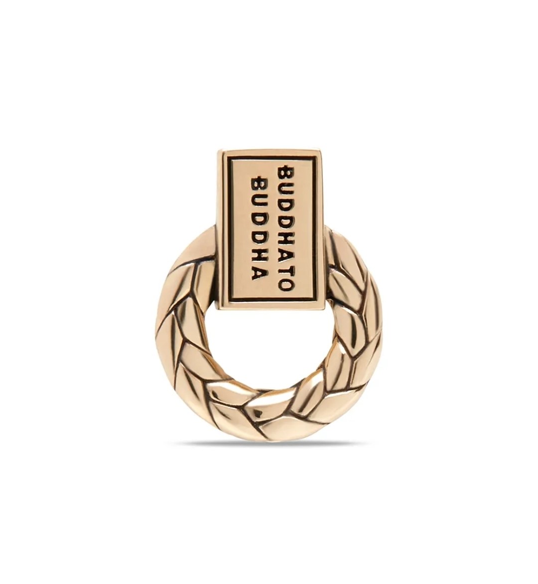 Dit oorknopje is gebaseerd op de George schakel en is onderdeel van de Earparty collectie! Deze oorbel is verkrijgbaar in zowel 925 zilver als 14-karaats goud. Dit gouden stuk is gemaakt door de beste ontwerpers en goudsmeden, die schoonheid, kwaliteit en tijdloosheid in elk sieraad stoppen. De George Collection bestaat uit handgemaakte juwelen met de kenmerkende gevlochten textuur en exquise details, waardoor ieder George item een echte eye-catcher is. Deze oorbel is onderdeel van de Earparty, een collectie van negen krachtige oorbellen gebaseerd op onze populairste designs. De combinatiemogelijkheden zijn eindeloos!