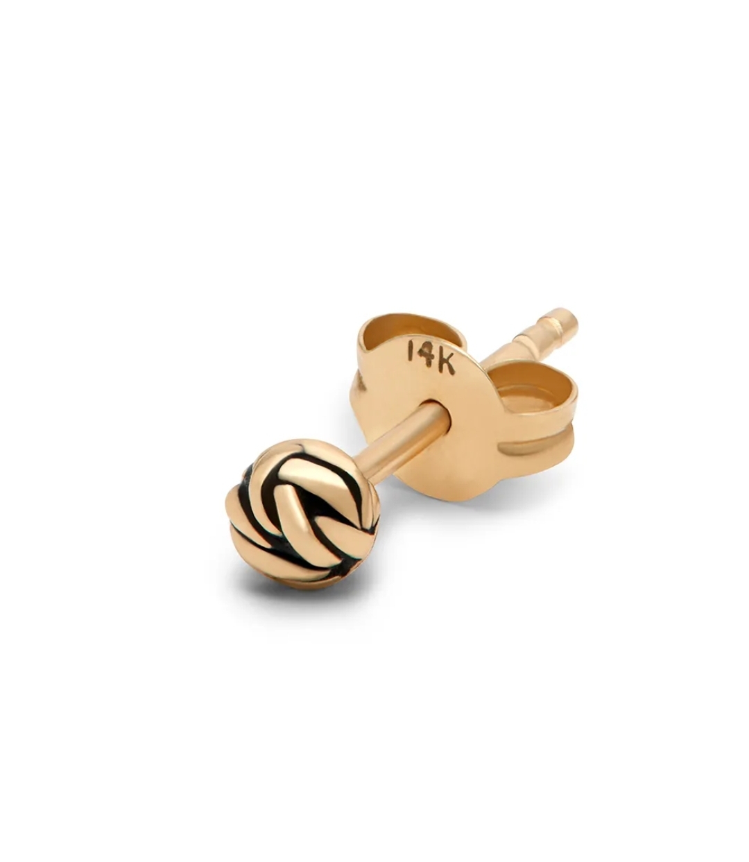De Katja Earstud Goud is gebaseerd op de Katja schakel en maakt deel uit van de Earparty collectie. Dit oorknopje is verkrijgbaar in zowel 925 zilver als 14-karaats goud. Dit gouden stuk is gemaakt door de beste ontwerpers en goudsmeden, die schoonheid, kwaliteit en tijdloosheid in elk sieraad inbrengen. De Katja familie bestaat uit sieraden met prachtig gedetailleerde hand-gevlochten elementen. De oorbellen kunnen apart of in sets worden gekocht, dus de mogelijkheden om te combineren zijn eindeloos! Ervaar de schoonheid, de kwaliteit en het tijdloze design van de earparty.