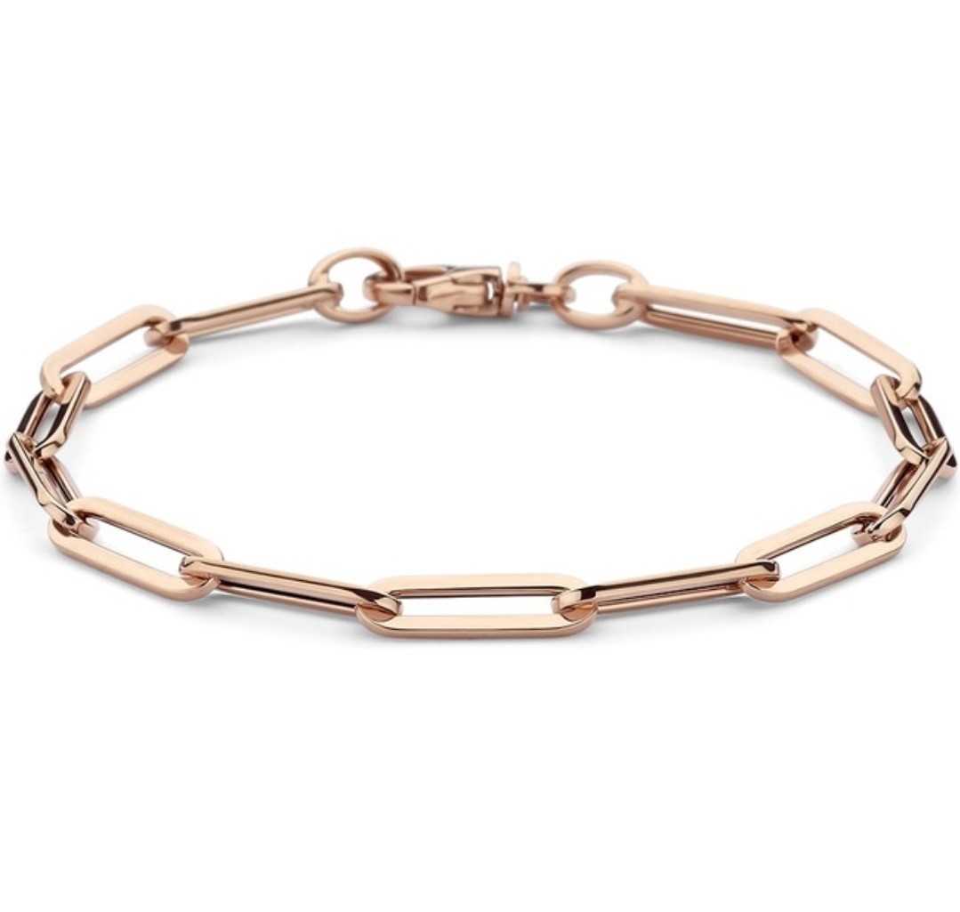 Deze schakelarmband van Louis Bros is vervaardigd uit 14 karaat rosegoud (3.50 gr.). De armband heeft een dikte schakel van 4.70 mm. en een lengte van 19 cm. Closed Forever Voor altijd in je hart gesloten. Deze prachtige schakel kan symbool staan voor een aaneenschakeling van bijzondere momenten in je leven, die je graag wilt koesteren. De armband of het collier wordt op deze manier een dierbaar sieraad wat je elke dag wilt dragen. Deze armband is stijlvol, eenvoudig en gemakkelijk te combineren. De sieraden vormen enerzijds een prachtige basis voor een minimalistische look, of kunnen anderzijds uitgebreid worden met verschillende type sieraden voor een rijke en of een feestelijke uitstraling.