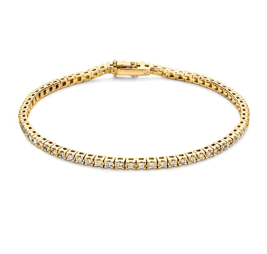Deze tennisarmband van Louis Bros is vervaardigd uit 14 karaat geelgoud (4.42 gr.) en is gezet met 96 briljant geslepen diamanten met een totaalgewicht van 1.02 ct. De armband heeft een lengte van 19 cm. En een breedte van 1.84 mm.

Verkrijgbaar vanaf 1.00crt .
Leverbare goudkleuren: 14/18kts geelgoud, 14/18kts witgoud, 14/18kts roségoud en alle bicolor combinaties.