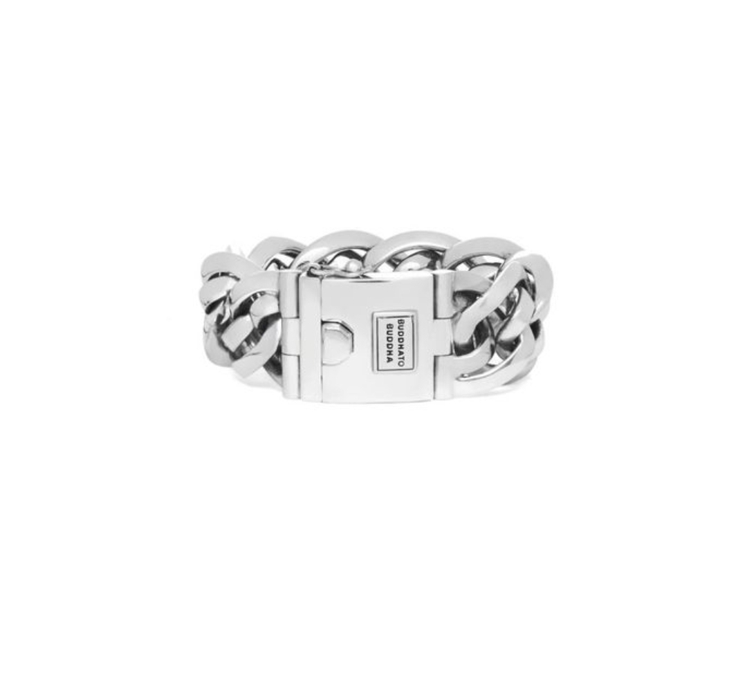 De Nathalie is een van de bekendste schakels uit de Heritage collectie. De aparte dubbele schakels die typisch zijn voor de Nathalie familie maakt deze sterling zilveren armband tot een echte blikvanger! Creëer een vlotte en stoere look met deze tijdloze en handgemaakte armband. De zilveren armband laat zich perfect combineren met andere Buddha to Buddha sieraden. De Nathalie armband is breder dan de Nathalie Small.
De ARMBAND is in meerdere lengtes verkrijgbaar.