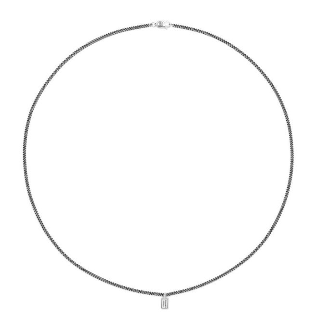 De Essential ketting is een mooie ketting, ideaal om te pronken met je hangers! Handgemaakt en tijdloos zoals alle Buddha to Buddha-sieraden. De ketting kan perfect worden gecombineerd met andere Buddha to Buddha-sieraden. De Essential ketting is iets dikker dan de Essential XS Necklace.
