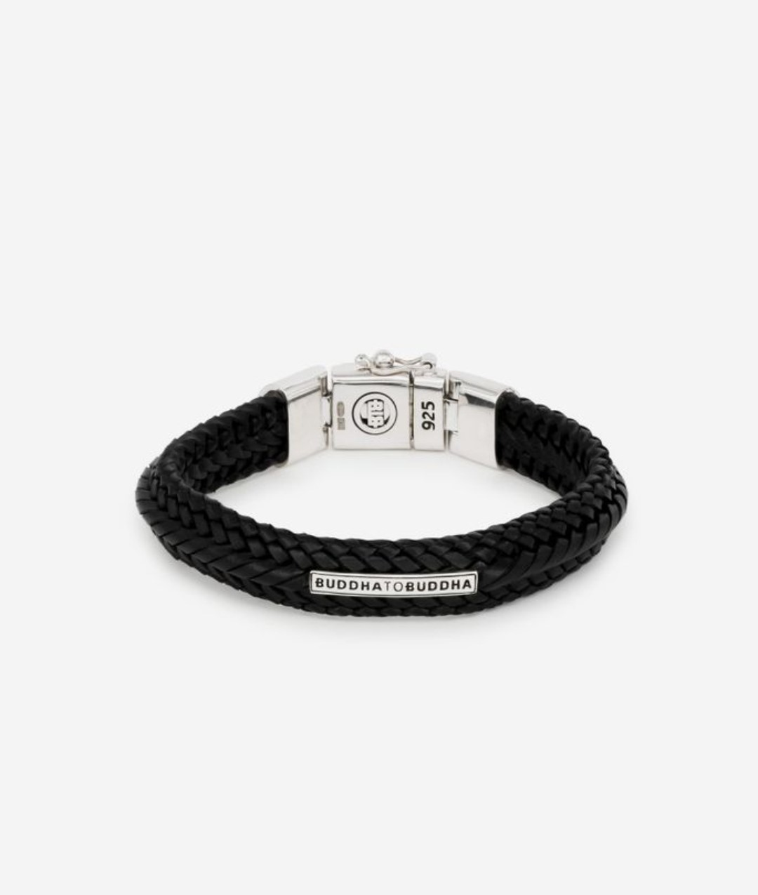 De leren variant van de Nurul armband. De karakteristieke armband met een reliëfdesign, maar dan in prachtig soepel zwart leer! Omdat de zwarte kleur bij vrijwel elke outfit past, kiezen veel mensen ervoor deze armband elke dag te dragen! Deze stoere en tijdloze leren armband is een waar kunstwerk! Handgemaakt en perfect combineerbaar met andere Buddha to Buddha sieraden.