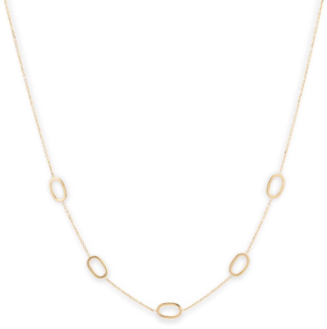 Deze geelgouden collier van Monzario is een prachtig staaltje vakmanschap, met de hand gemaakt om een tijdloze en elegante uitstraling te bieden. Elk onderdeel van dit collier is met uiterste zorg vervaardigd, waardoor een meesterwerk ontstaat dat de schoonheid van geelgoud op zijn best laat zien. De fijne details en de schitterende glans maken dit collier tot een schitterend accent voor elke hals. Of het nu gedragen wordt voor een speciale gelegenheid of als een alledaags statement, dit geelgouden collier van Monzario belichaamt verfijning en klasse op zijn best.
Verkrijgbaar vanaf 40 cm.