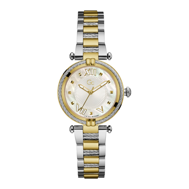 GC Sport Chic. De prachtige wijzerplaat is parelmoer en is afgedekt met kwalitatief mineraalglas (saffier coating). De horlogeband is gemaakt van rvs. Met dit prachtige horloge ben je elke dag op de hoogte van de juiste tijd!
