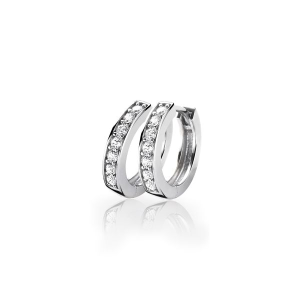 Deze elegante oorbellen zijn perfect om te dragen bij zowel casual als formele gelegenheden. Combineer ze met een opgestoken kapsel of een elegante jurk voor een verfijnde look. Ideaal voor een stijlvolle uitstraling.