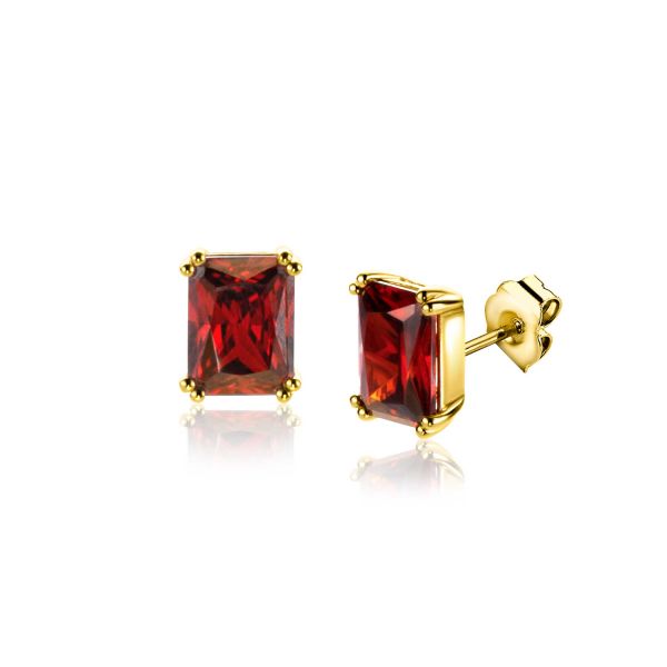 ZINZI gold plated zilveren oorknoppen met een rechthoekige rood granaat kleursteen in vierpoots-zetting. De oorknoppen zijn 9mm lang. Vervaardigd van eerste gehalte zilver (925) en voorzien van een extra geel vergulding.
